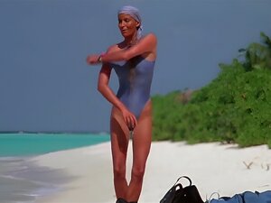 Tauchen Sie ein in die verführerische Kunst des Entkleidens, während