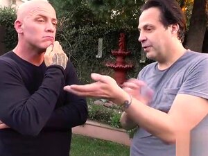 Süße tauschen reitet auf den reifen Schwänzen ihrer Stiefväter!,