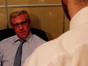 Геј канцеларијски фрајер јебе се за