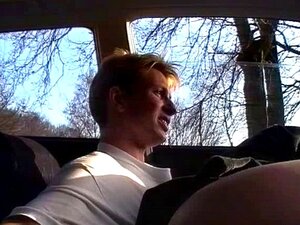 Fummeln im Auto