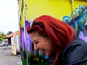 Raues Ficken für Geld. Schönheit teilt ihre Muschi bereitwillig,