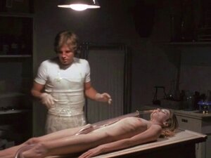 Cinzia Monreale nackt - Jenseits der Dunkelheit - 1979. Cinzia