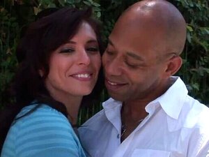 Врела мама обожава своје велике црне