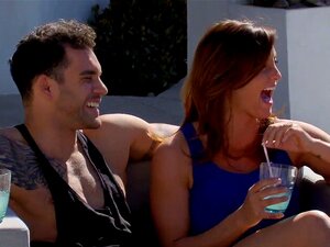 Vier neue sexy Singles besuchen die Swing-Villa für ein paar versaute