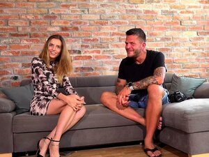 Zierliches tschechisches Model wagt ihr Glück bei einer renommierten