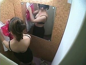 Schau zu, wie eine schüchterne und wundervolle Vixen einem