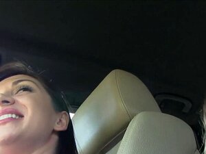 Лик покупи две секси европске