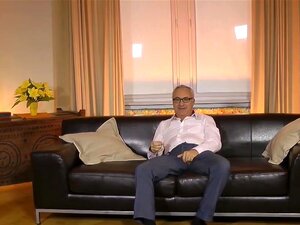 Garota europeia fica com pau velho, gracinha amadora europeia leva pau