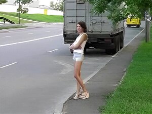 Russische Prostituierte wird vom Polizisten gefickt