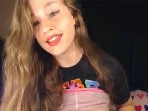 Busige Cam-Girl wird wild vor der Kamera