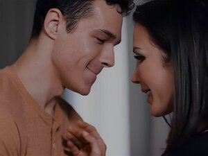 Geile MILF von dickem Schwanz in rasierte Muschi eingedrungen
