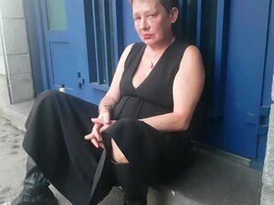 Deutsche Großmutter zeigt nackt