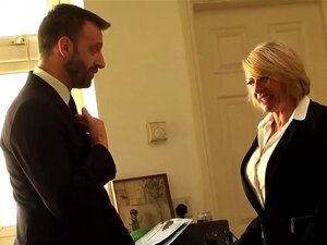La MILF bollente Amy si gode ogni secondo di una scopata dura