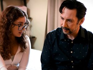 Fetisch pur - Die schuldlose Studentin Leana Lovings versucht, den