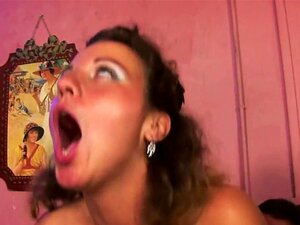 Zwei geile Weiber sabbern auf dieser glücklichen Hautflöte,