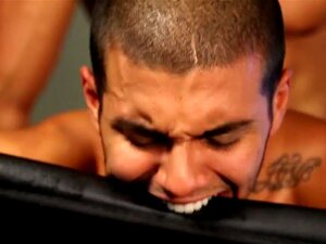 Spierbundel amateur jock krijgt een facial na de neukpartij, amateur