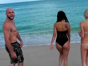 Babe kommt näher zum Petting. Babe muss diesen einen kräftigen