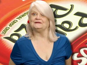 LA PIZZA MATURE DÉJANTÉE A UNE ORGIE DE CHANSONS
