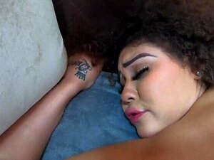 Schau dir die verführerischen Rundungen der schönsten Damen von H