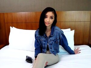 Private Casting-X - Süßes Erstlings-Fick-Interview