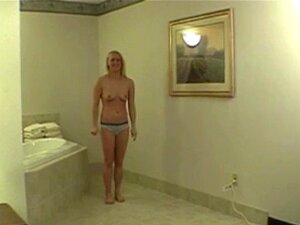 College Gymnast voor het eerst naakt op film