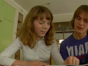 Die scharfe Aglaya fickt mit einem Ständer. Ein ehrgeiziges Mädchen