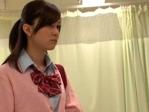 Heiße Tussi aus Japan gibt ihrem Freund einen geilen Tittenfick