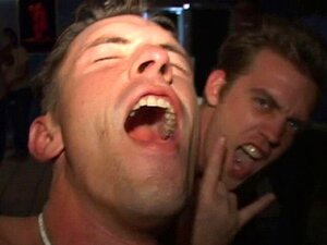 Untersuche heiße Gruppenficks. Atemberaubende Babes bekommen starke