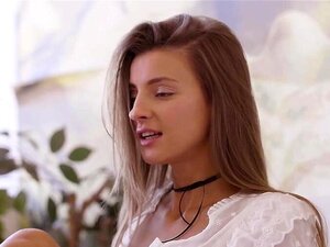 Petite russische MILF-Babe Maria Ryabushkina entdeckt Amaz