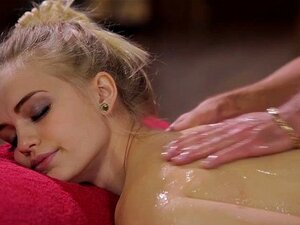 Heiße Braut Alex Grey wird von ihrem Masseur nach der Massage