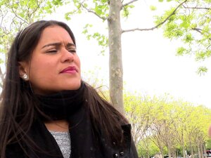 Die unglaubliche Alice Axx benutzt einen Vibrator, während sie