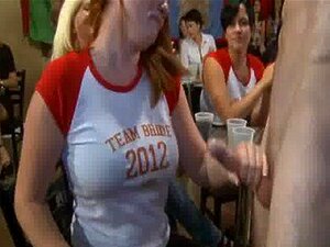 32 Vau! Nämä tytöt mennä hullu klo clucb orgia imee munaa 36