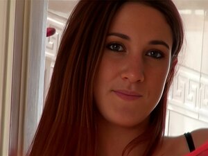 Schüchternes studentin weiß, wie man einen Schwanz lutscht