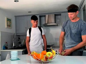 FamilyDick - Saada Munaa Ja Jalka Hieronta