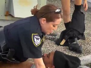 Врела милф пуши и бела гуза тресе се