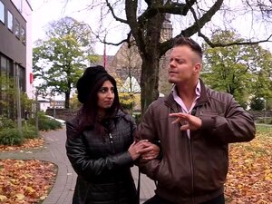 Ein deutscher Typ schnappt sich eine türkische Freundin mit Liebe