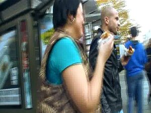 Una BBW bruna carina viene raccolta e scopata