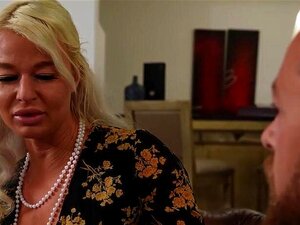 Велика гуза и велике сисе МИЛФ добија