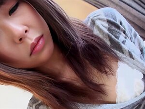 Süßes asiatisches Küken wird creampied, nachdem es in POV