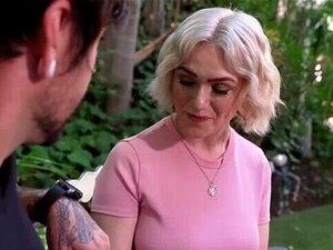 Naughty America - Die busty reiche Gracie Gates trifft sich mit einem