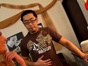 Großtittige Pornodarstellerin DP und Cumshot