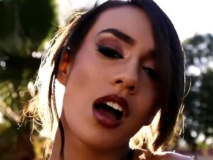 Janice Griffith schluckt und würgt an großem Fleisch