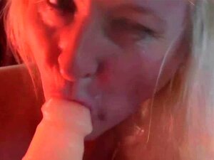 Eine blonde MILF spritzen