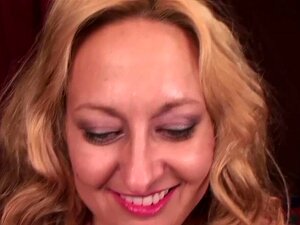 Dicke Ehefrau Roxy Jennings spielt mit der Muschi