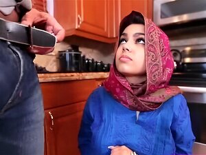 Koe Adan kiehtovat lumous, hijabia käyttävän muslimikaunottaren