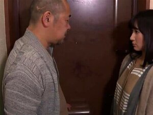 Stiefonkel fickt frische Stiefnichte