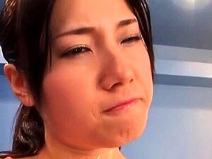 Genießerische Diva Azusa Nagasawa mit beeindruckenden Titten wird gut