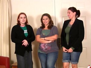 Woensdag, Londen en Kimberly spelen een ondeugend Stripspel