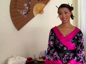 Die schöne asiatische Masseurin Sharon Lee wird tief und hart