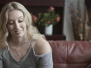 Stieftante Riley sabbert Lucas fetten langen Schwanz. Riley ist Lucas